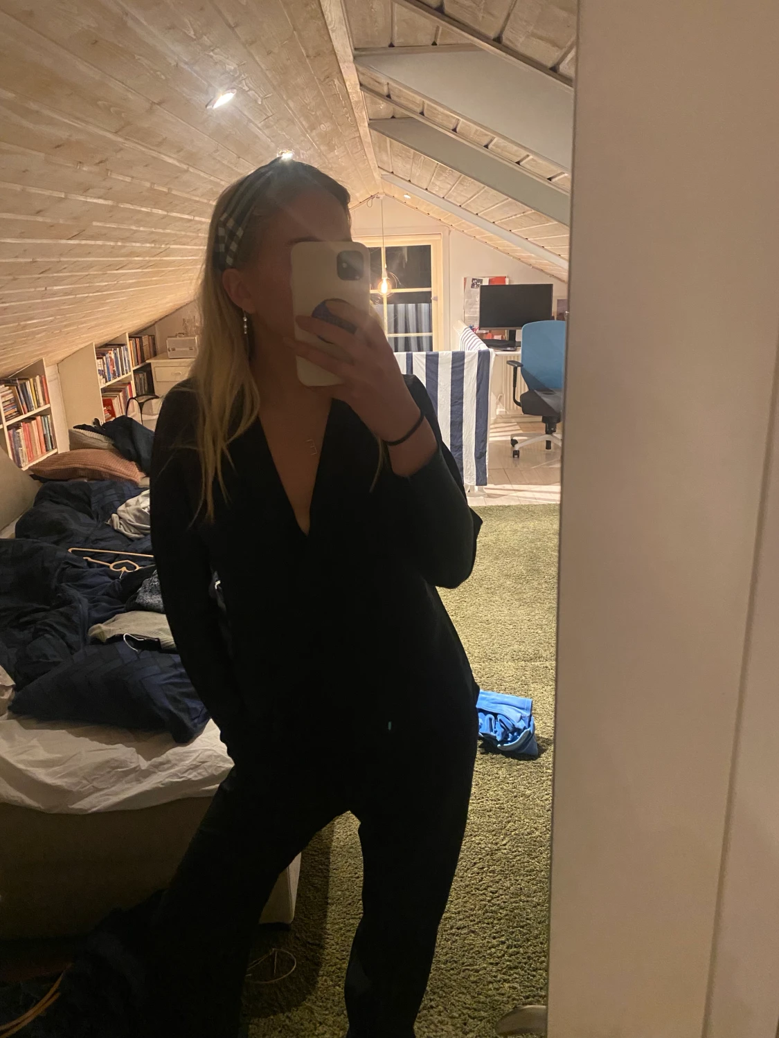 Svart V ringad blus  - 90