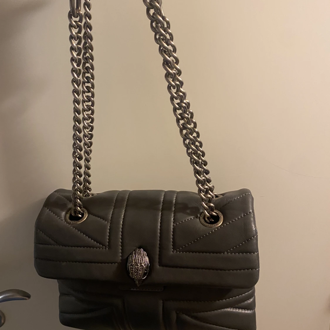 Grå kurtgeiger väska 