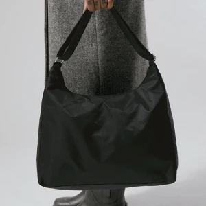 Weekday totebag - Väska från weekday! Sparsamt använd, inga tecken på användning finns⭐️ Nypris på weekday 390kr✨