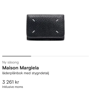 Maison Margiela Plånbok  - Maison Margiela läder plånbok med stygndetalj! Köpt för 3261 kr. 