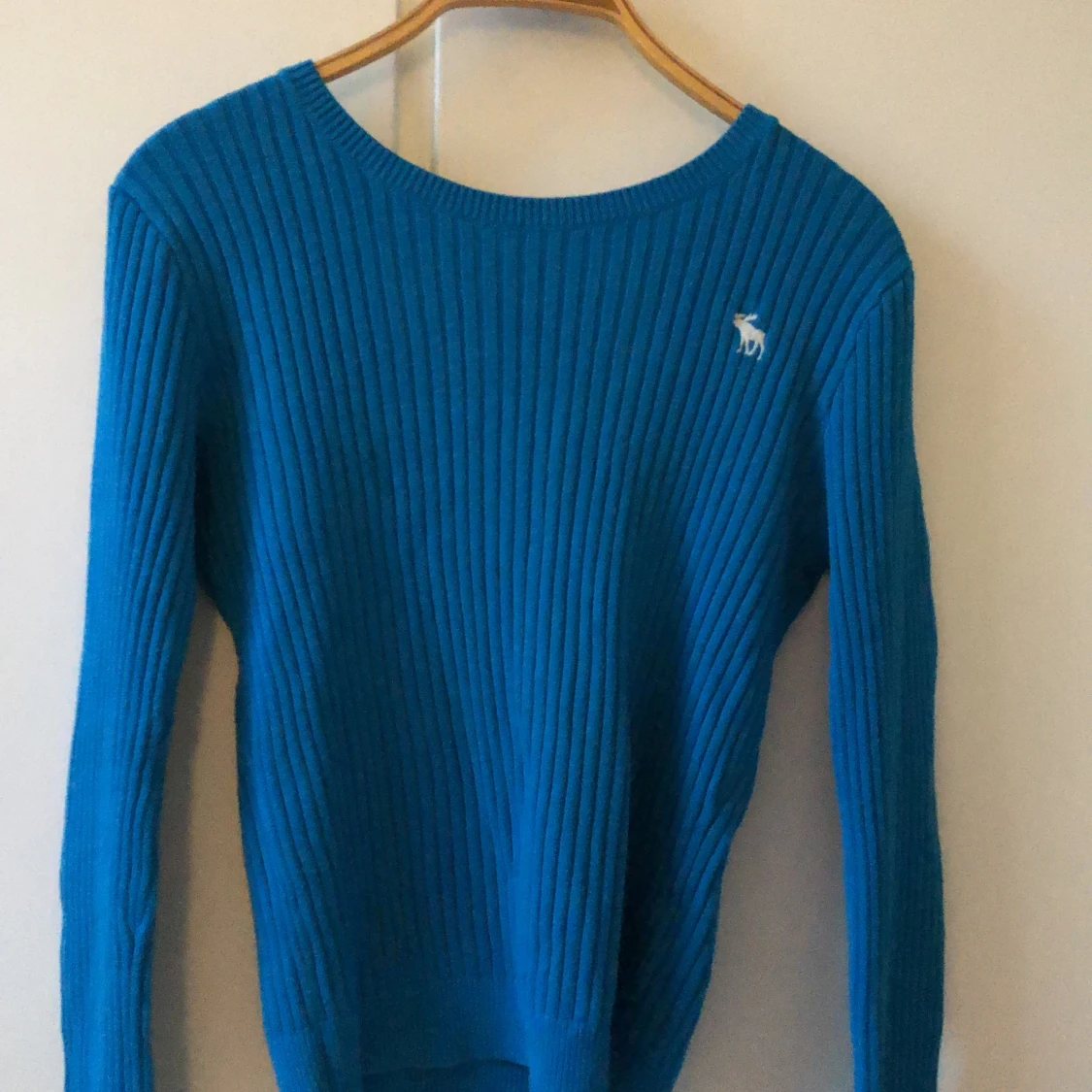 Blå stickad tröja 
