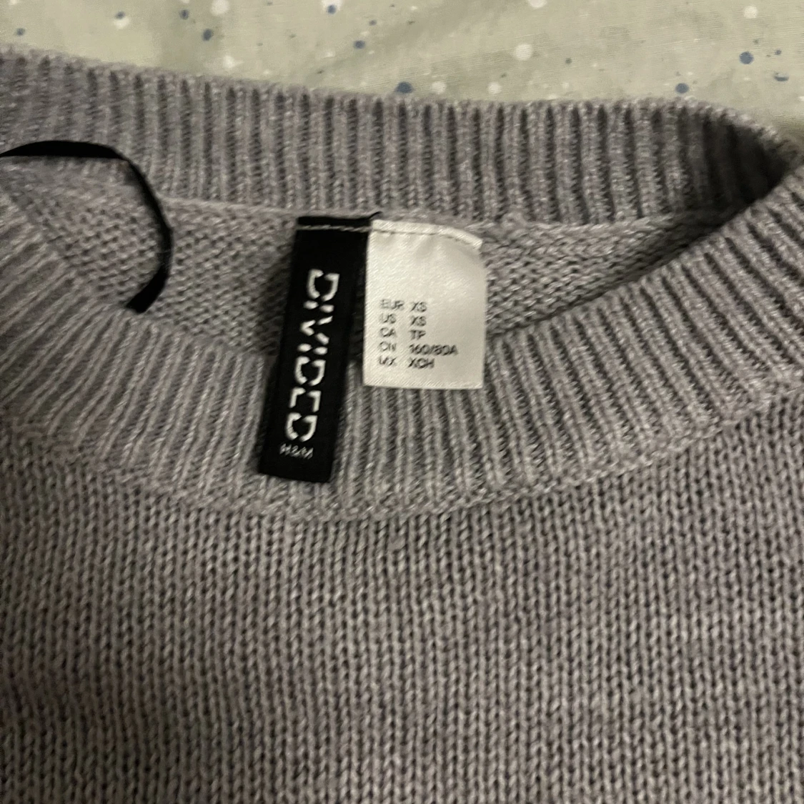 Grå stickad tröja  - 91