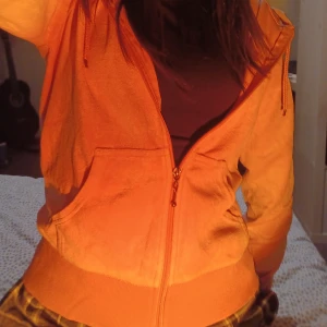 Rosa zip up - Väldigt fin tröja från cubus, används sällan Storlek: xs
