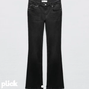 low waist jeans - säljer dessa low waist jeansen från zara, säljer då jag ej använder dem längre. Jeansen är i nyskick och endast använda få antal gånger. 
