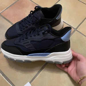 Lavair sneakers  - Lavair sneakers, Storlek 42, Använda 1 gång 