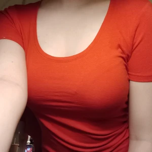 T shirt - Oanvänd t shirt i fint skick.   Skriv gärna om du har funderingar✨️