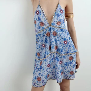 Zara klänning  - Såå fin klänning, storlek s köp för 250kr+frakt