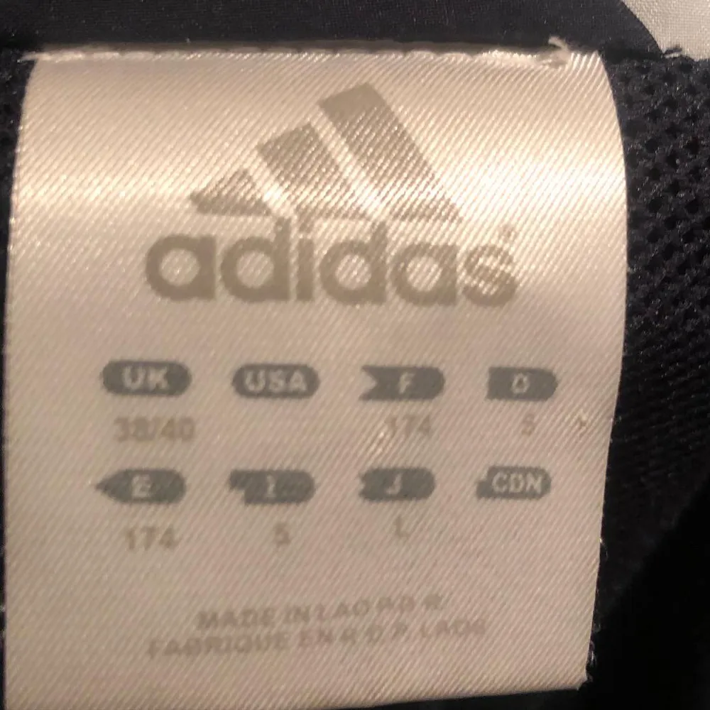 Adidas Mörkblå vintage. Jackor.