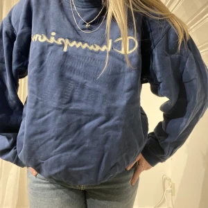 Champion💞 - Fin sweatshirt från champion vintage💕 bra skick! Jag har 36/s🫶