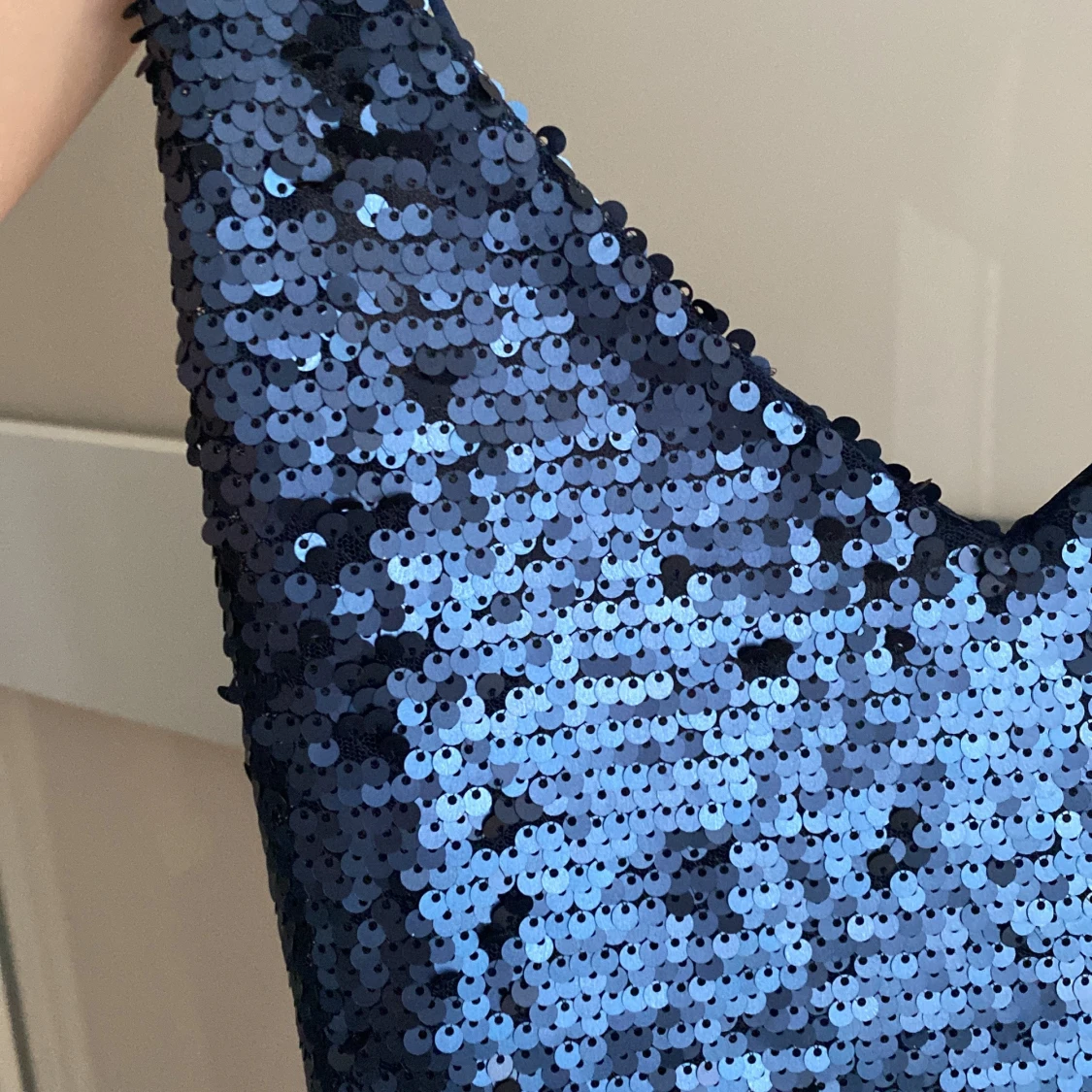 Glittrig fest klänning - 91