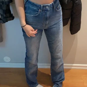 Byxor från bik bok  - (Första bilden är lånad )Byxor från bik bok aldrig använda nytt pris 600 säljer för 300❤️ säljerpå grund av att dom inte kommer till användning 