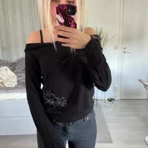 Off shoulder tröja - Väldigt fin och skönt material