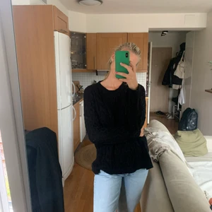 Stickad tröja - Sypermysig stickad tröja som funkar till alla tillfällen🌸 köparen står för frakt💗