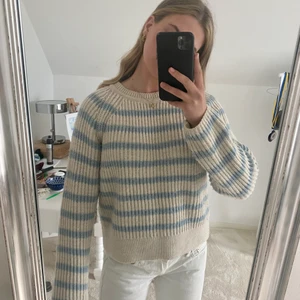 Randig stickad tröja - Superfin blårandig stickad tröja från det danska populära märket DesignbySi!🧚🏻⚡️