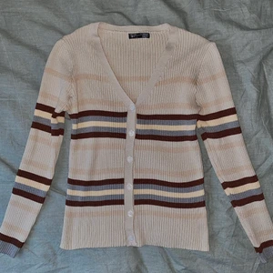 Cardigan  - Oanvänd cardigan i storlek XL men passar även en storlek L