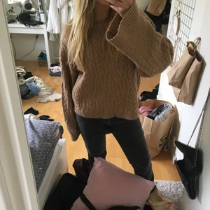 Brun stickad tröja  - Superfin, men kommer inte till användning!