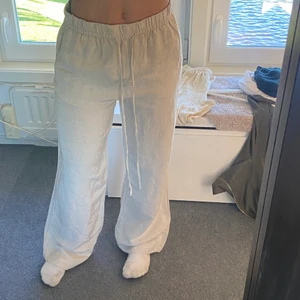 Linnebyxor  - Jätte snygga linnebyxor alldeles nya endast provade! Säljer eftersom de är förstora på mig 