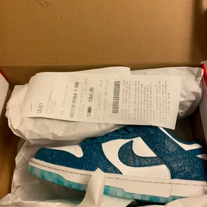 Nike dunk low ”ocean” - Nike dunk low ”ocean”. Helt nya med kvitto. Strlk:38,5(size 7,5)