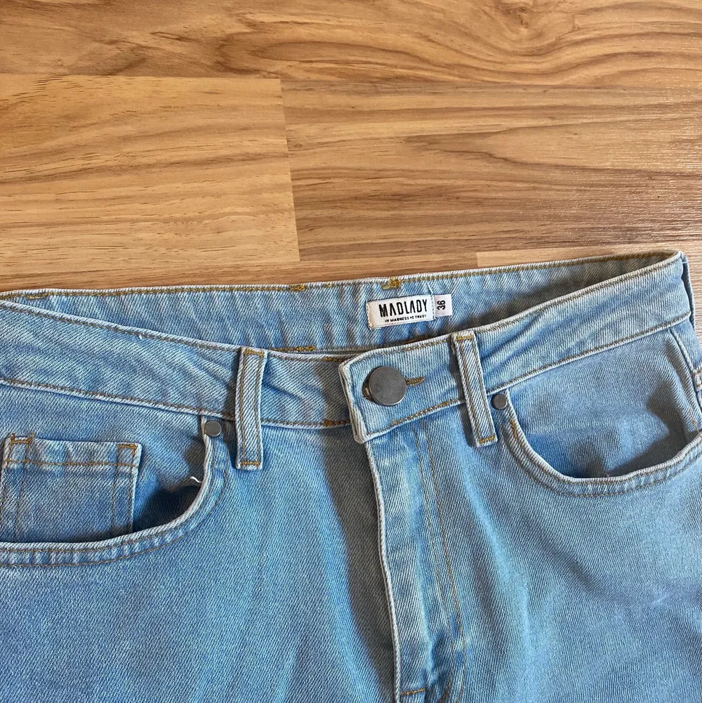 Säljer dessa Madlady jeans storlek 36 för 80kr . Jeans & Byxor.