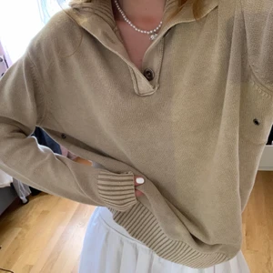 Sweatshirt  - Jättefin beige sweatshirt köpt second hand, sitter snyggt oversized ❤️ 