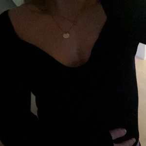 Zara Stickad tröja!!💘 - Säljer superfin och trendig stickad tröja från zara! Knappt använd 💓💓 