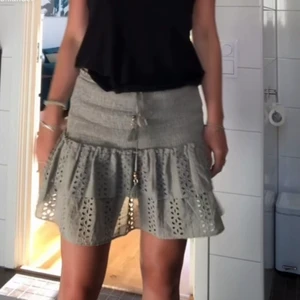 Kjol - Superfin kjol från Zara, köpt förra sommaren. Knappt använd. Skulle säga att den passar S-M💞🤗 Säljer för 350kr + frakt eller högsta bud. 