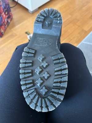 DR. MARTEN AIR CUSHION SOLE. - Nyskick. Använda 1 gång. Pris kan diskuteras. Kan mötas upp i Haninge.