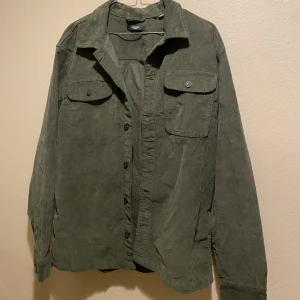 Manchester jacka/skjorta  - Använt 1-2 gånger, i nyskick om man bortser från lite skrynklor , Jack and Jones premium