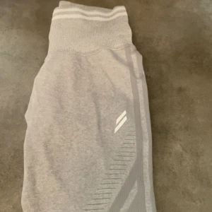 Träningstights  - Säljer dessa träningstightsen från doyoueven för 150kr💓 de kostar ca 600 nypris