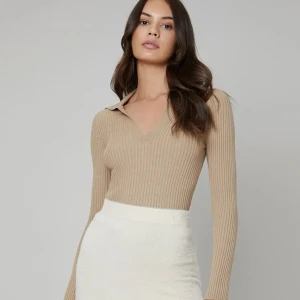 Beige topp - Säljer då den inte kommer till någon användning. 