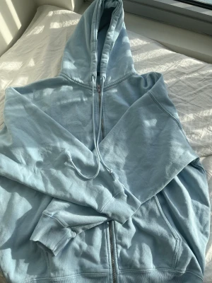 Brandy Melville cristy hoodie  - Aldrig använd bara provat köpt för 500kr