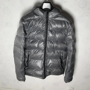 Dunjacka [S] - Hel och ren Dunjacka köpt från NewYorker i storlek S.