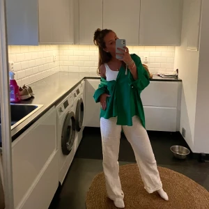 Grön snygg skjorta  - Riktigt snygg grön skjorta💚 köpt i en större storlek än vad jag brukar ha för en oversize känsla