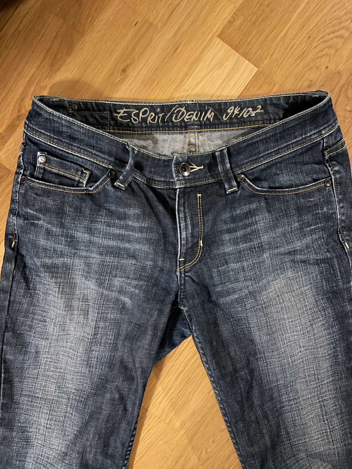 Lådmidjade jeans