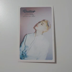 Bts kort - 🌸BTS🌸 Bts lomo card Butter: Jimin. I nyskick och superfin, passar till att ha i genomskinliga mobilskal eller som dekoration av ditt val. 20 + frakt💕 Ej pc. Skickar bild innan jag postar.