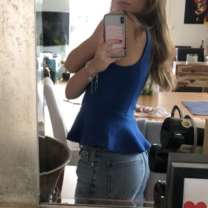 Blå topp - SUPER SÖT blå topp med utvidgad under del💙Älskar verkligen den här nyansen av blå! Perfekt nu till i sommar