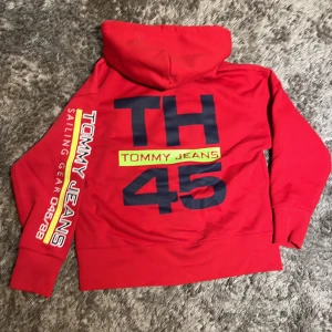 Tommy Hilfiger hoodie - endast använd 1 gång