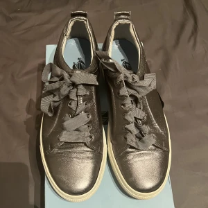 LANVIN PARIS  - Lanvin Paris i mycket god skick. Dam skor i strl 40  Börja bjuda!!