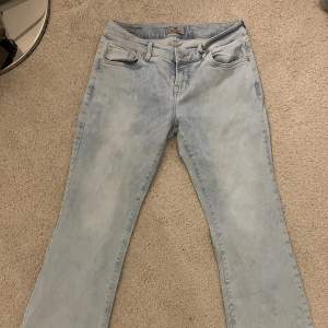 Säljer mian så så så fina ltb jeans då jag råkade köpa fel storlek! Dem är så fina och passar till allt! Pris kan diskuteras