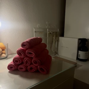 Microfiber handdukar - Hej!! Vi är ett UF företag som säljer Microfiber handdukar som tar bort smink och orenheter utan några produkter, hur bra?! Vi har både rosa och svarta och de rosa kostar 39kr och de svarta 69kr! Vid frågor eller beställning är de bara att skriva!💘