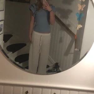 Linnebyxor💗 - Väldigt fina linne byxor, köpt för 500 i Visby och nu säljs för 200 väldigt mysiga och skönt Material💗 ganska lågmidjade, säljs på grund av att dom börjar bli för små💗💗köparen står för frakten💗