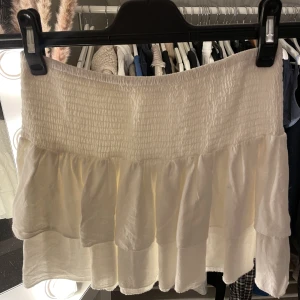 Vit kjol - Vit kjol strl xs som aldrig är använd ❤️‍🔥 