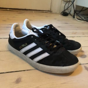 Adidas gazelle - Adidas gazelle, storlek 38. Använda men ganska bra skick