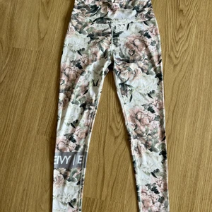  träningstights  -   träningstights, stl S. Mycket fint skick 