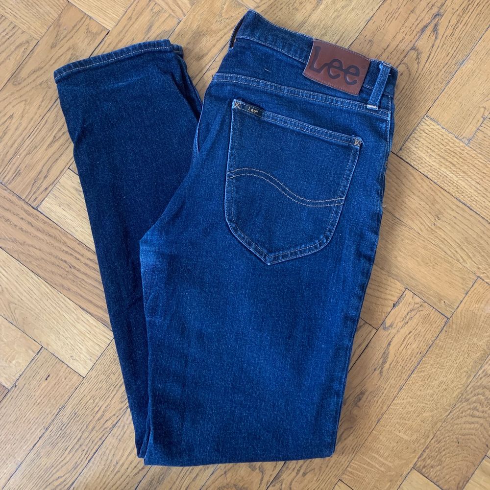 Säljer nu mina gamla jeans ifrån klädesmärket Lee i storlek 31/32. Hör av er intresse!. Jeans & Byxor.