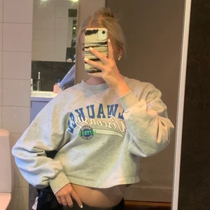 Sweatshirt  - Fin sweatshirt från Gina Tricot i nyskick, finns inte kvar i sortimentet längre.