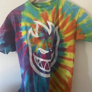 Spitfire t-shirt - Batikfärgad tröja med små defekter