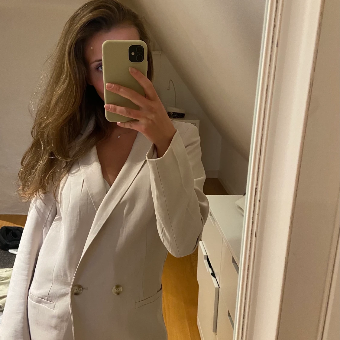 Ljusbeige dubbelknäppt blazer