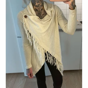 Beige kofta, strl XS - Mysig beige kofta i storlek XS.