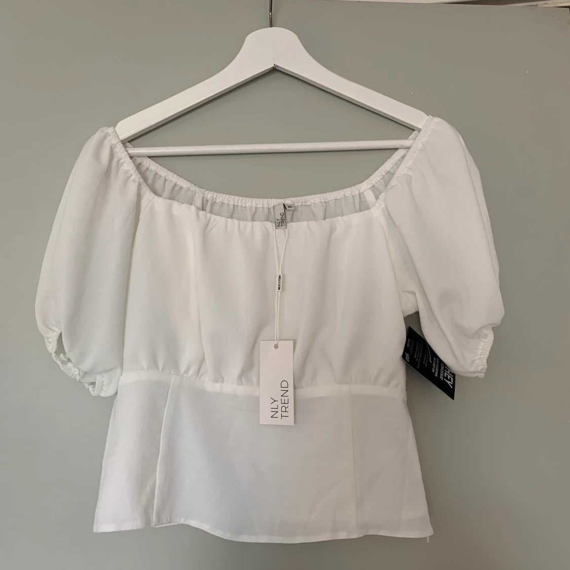 Vit topp från Nelly